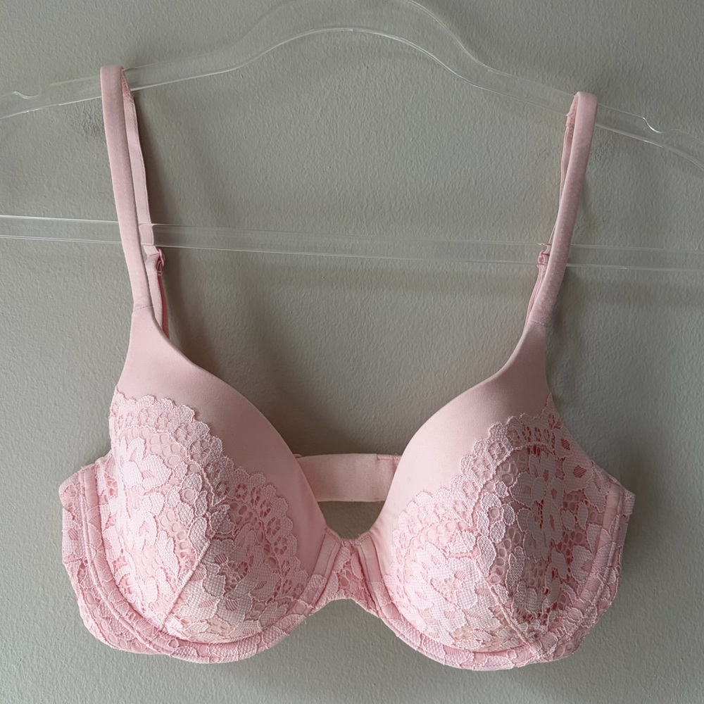 Victoria’s Secret 32D Body By Victoria Light Pink Lined Perfect Coverage Bra